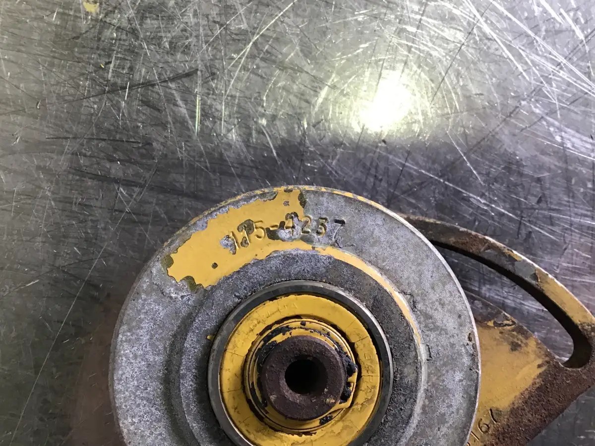CATERPILLAR TENSION PULLEY 1154204 USED - Picture 2