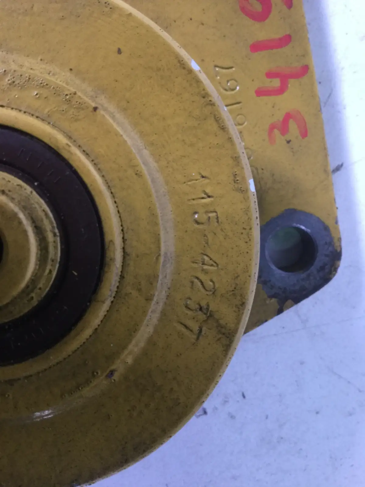 CATERPILLAR TENSION PULLEY 1154204 USED - Picture 2