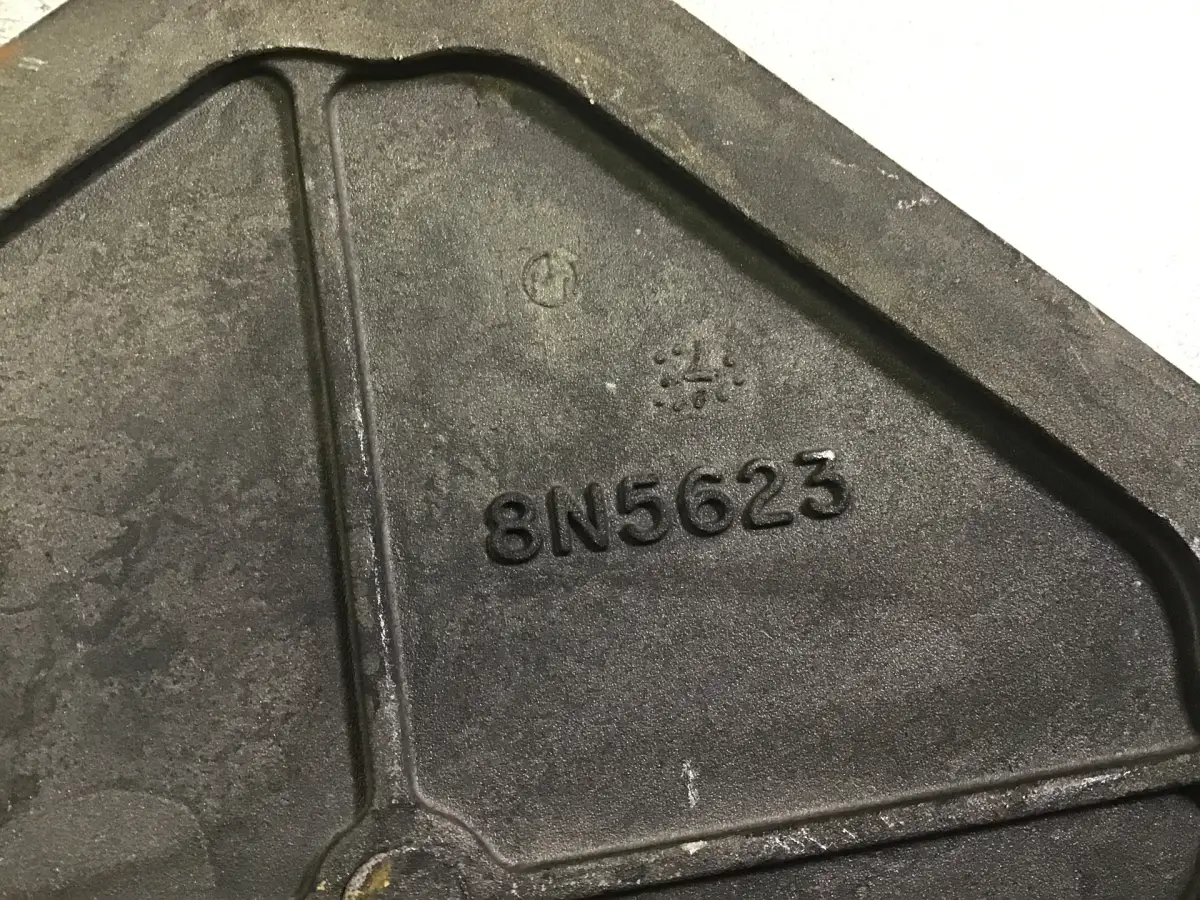 PLATINE DE COUVERTURE CATERPILLAR 8N5623 UTILISÉE - Image 2