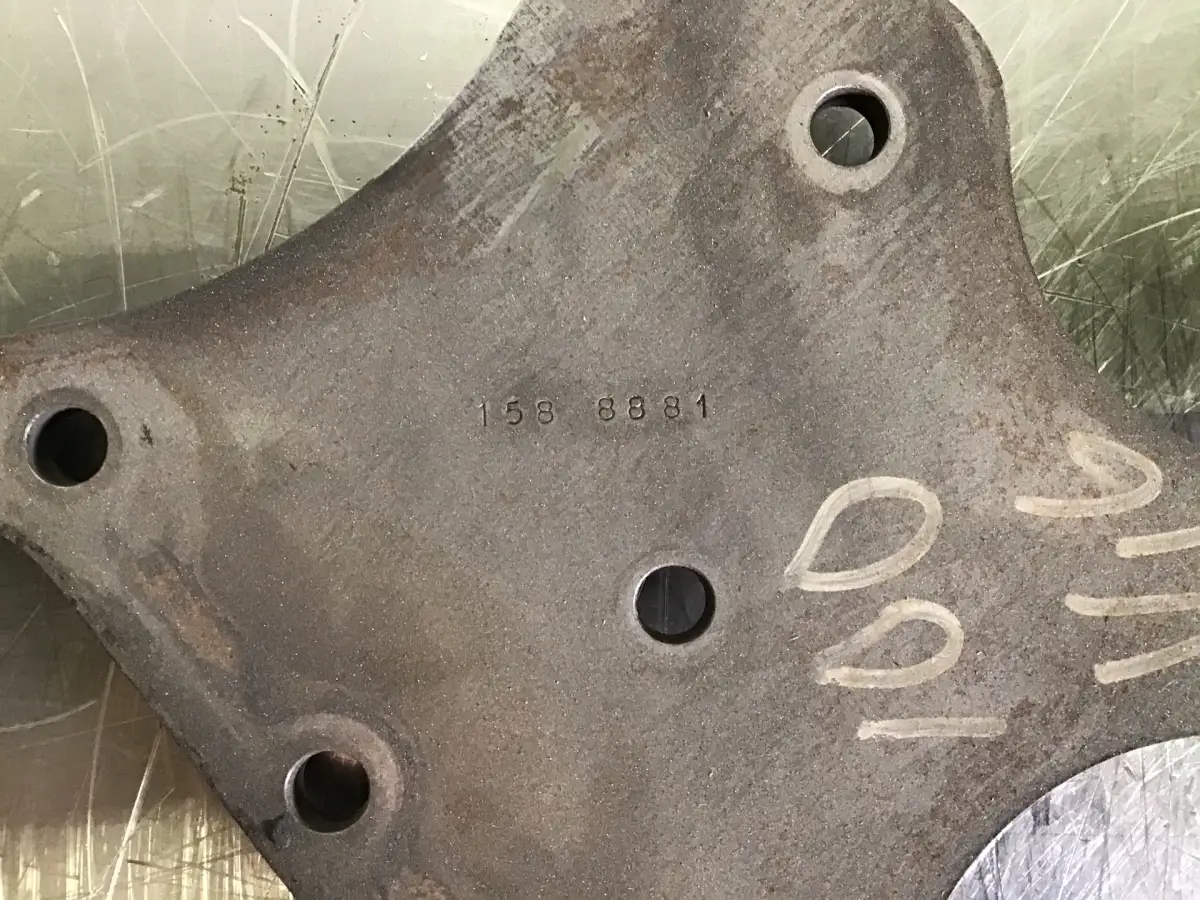 CATERPILLAR DISTRIBUTION PLATE 1588881 USED - Picture 2
