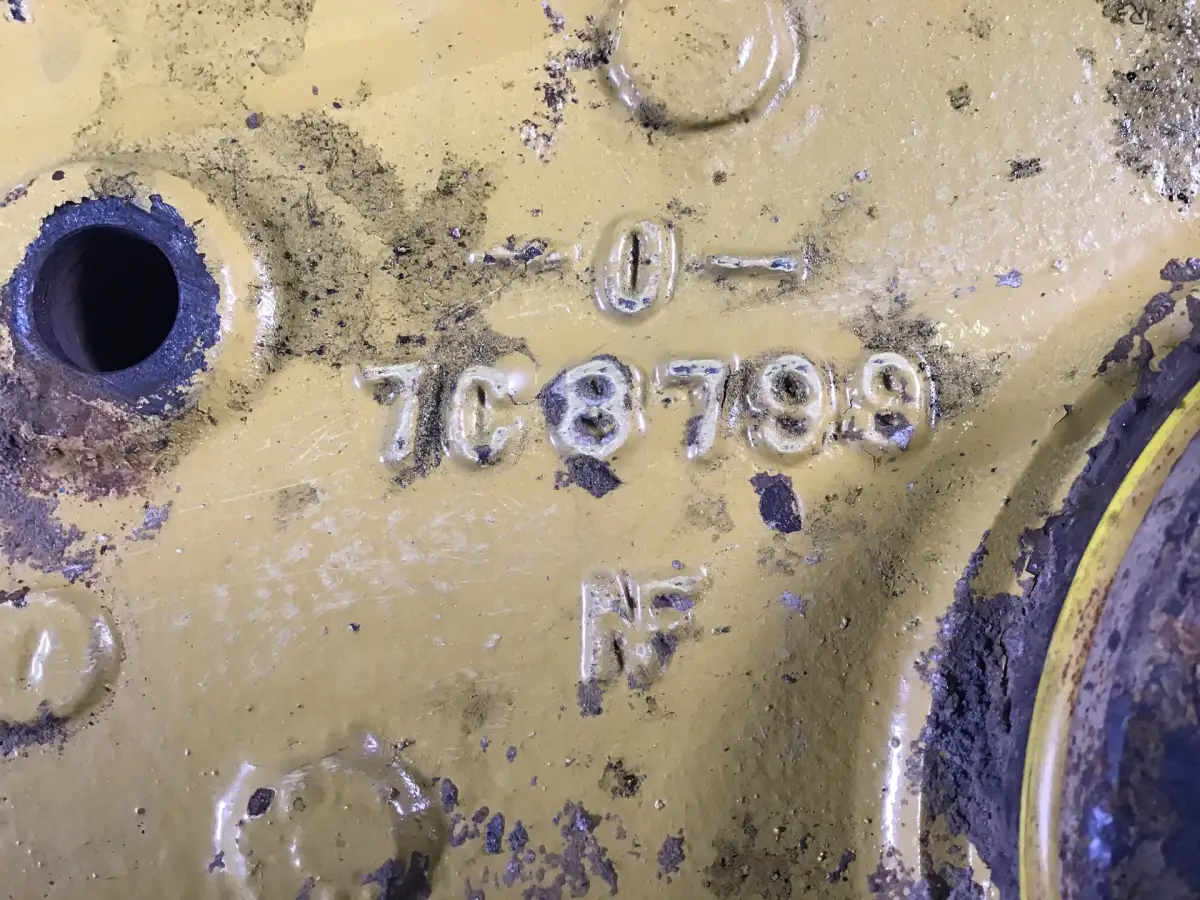 CATERPILLAR OIL COOLER COVER 7C8799 USED - Picture 2