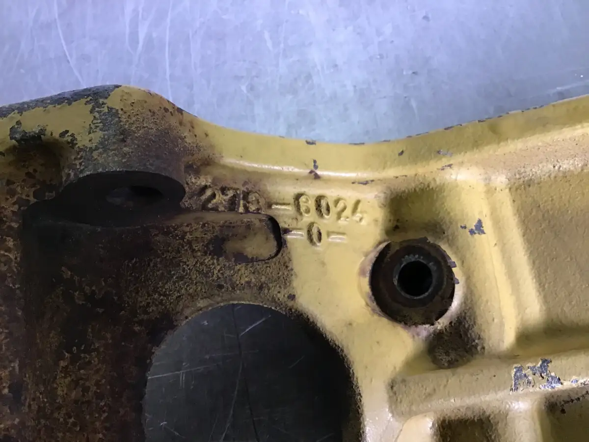 CATERPILLAR ALTERNATOR BRACKET 2796024 USED - Picture 2