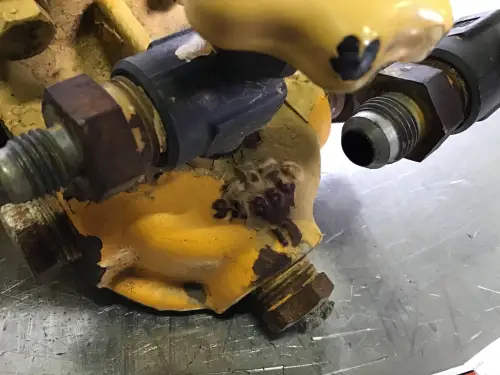 CATERPILLAR WATER FILTER HOUSING 9N3668 USED - Thumb image 2