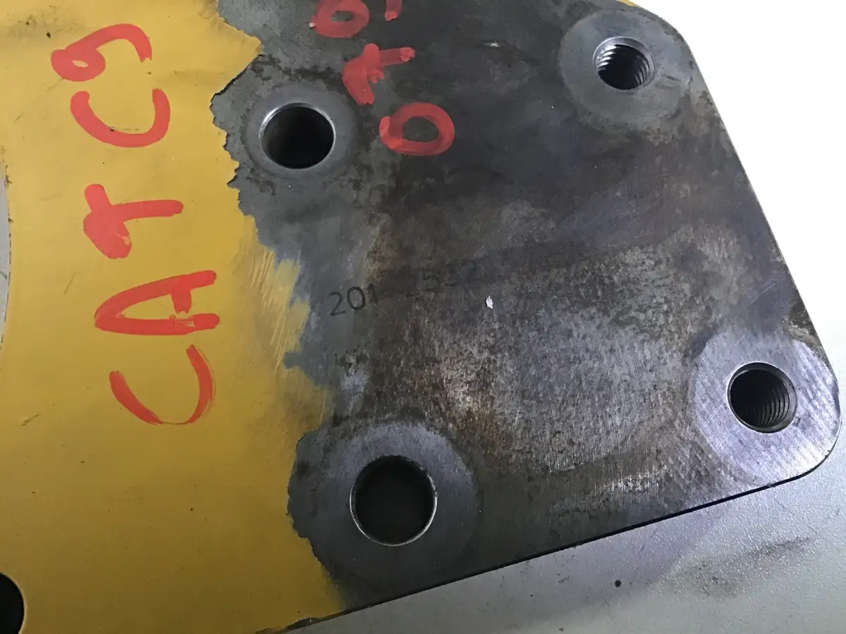 SOPORTE FILTRO DE COMBUSTIBLE CATERPILLAR 2012532 USADO - Imagen 2