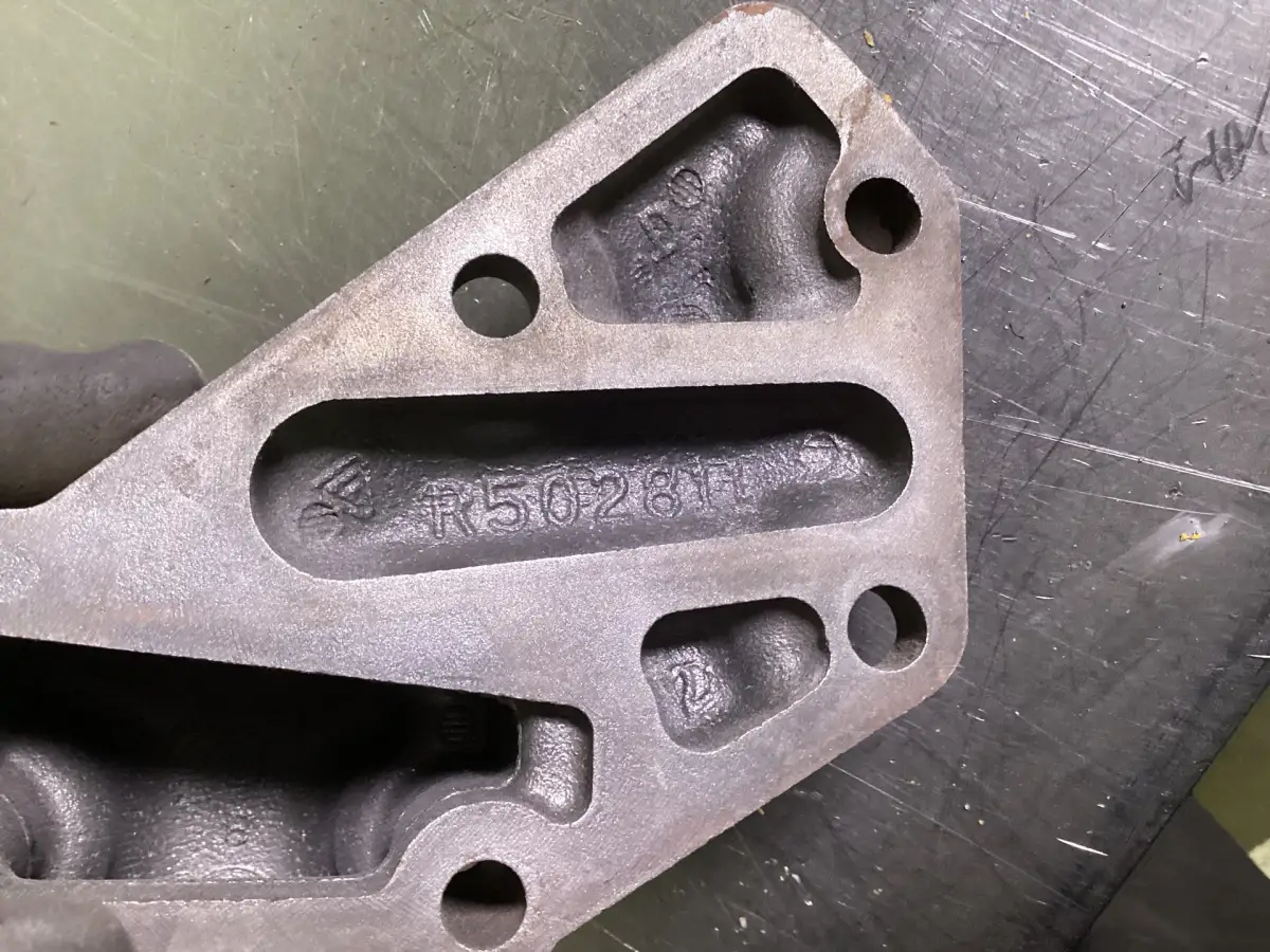 JOHN DEERE JD 6.8L КРЫШКА R502811 Б/У - Фото 2