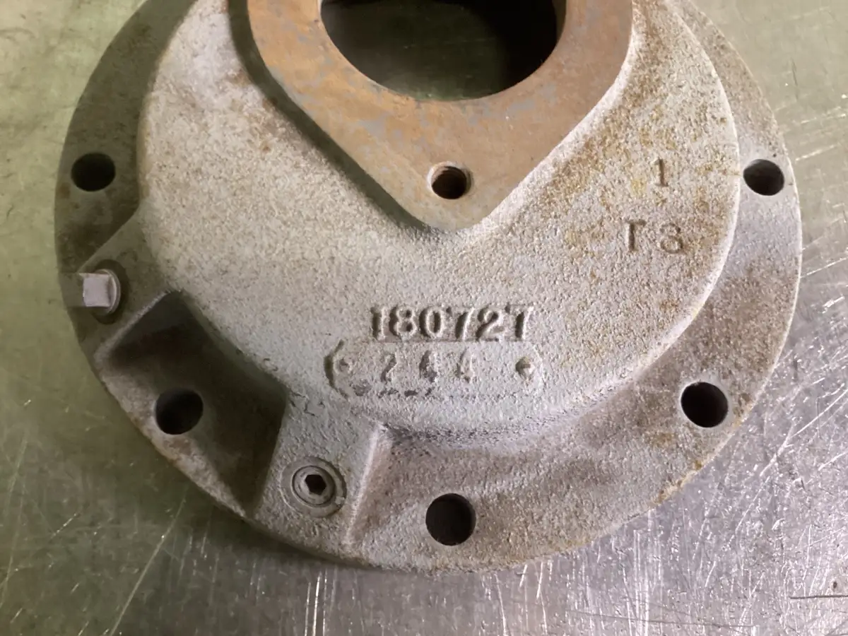 CUMMINS CUM V28 PLAQUE DE REREFROIDISSEMENT D'HUILE 180727 UTILISÉE - Image 2