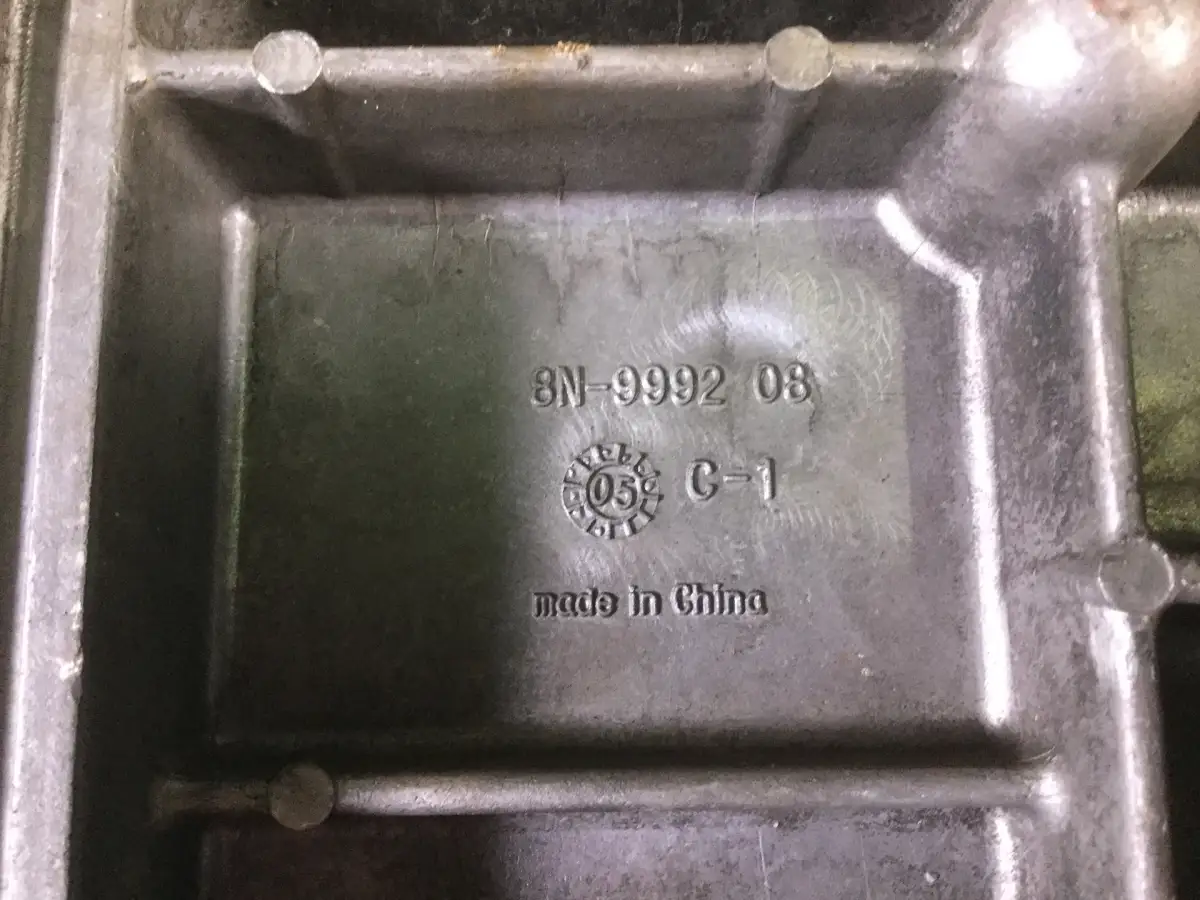 CATERPILLAR TAPA DE BLOQUE MOTOR 8N9992 USADA - Imagen 2