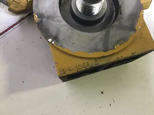 CATERPILLAR KRAFTSTOFFFILTERGEHÄUSE 1951068 GEBRAUCHT – Vorschaubild 2