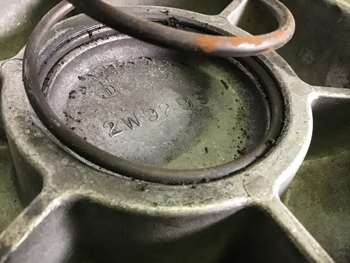 CATERPILLAR OIL FILTER HOUSING COVER 2W9299 USED - Picture 2
