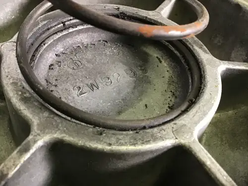 CATERPILLAR ÖLFILTERHAUS DECKEL 2W9299 GEBRAUCHT – Vorschaubild 2