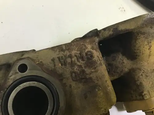 CATERPILLAR OIL COOLER HOUSING 1W1116 USED - Thumb image 2