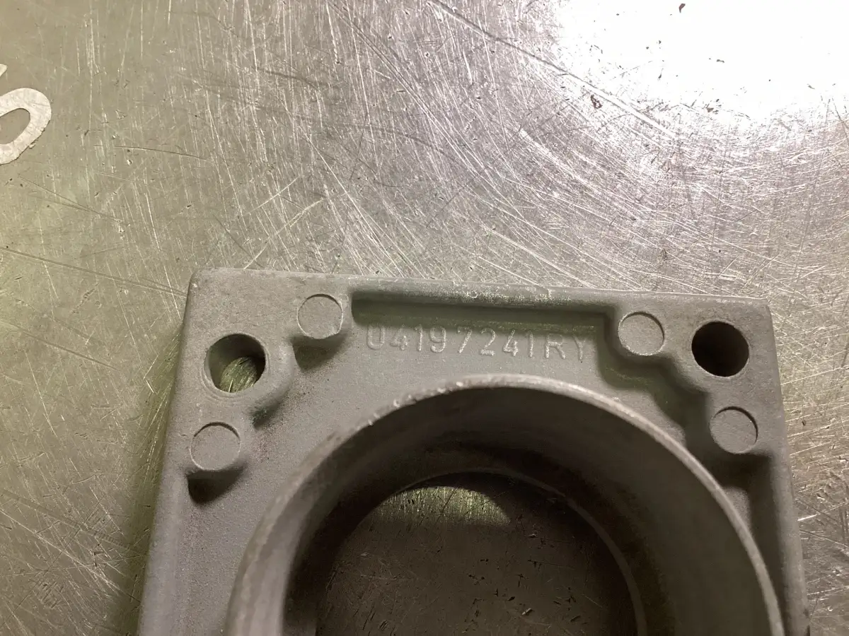 GEBRUIKTE DEUTZ INTERM.FLANGE 04197240 - Afbeelding 2