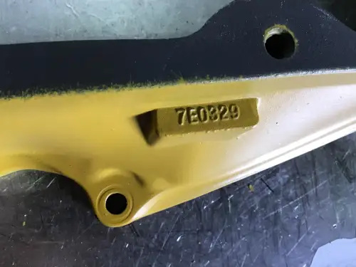 CATERPILLAR INTERMEDIATE VALVE COVER 7E0329 USED - Thumb image 2