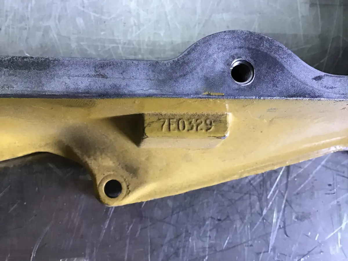 CATERPILLAR INTERMEDIATE VALVE COVER 7E0329 USED - Picture 2