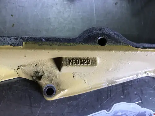 CATERPILLAR INTERMEDIATE VALVE COVER 7E0329 USED - Thumb image 2
