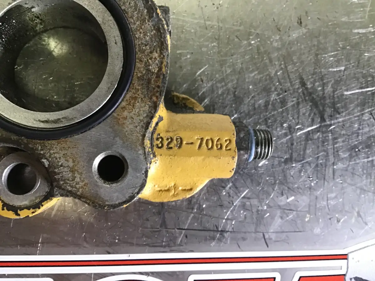 CATERPILLAR ADAPTOR 3297062 USED - Picture 2