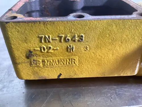 CATERPILLAR OIL COOLER COVER 7N7643 USED - Thumb image 2