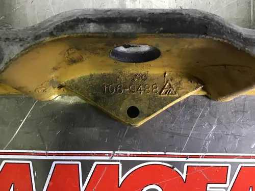 CATERPILLAR INTERMEDIATE VALVE COVER 1069488 USED - Thumb image 2