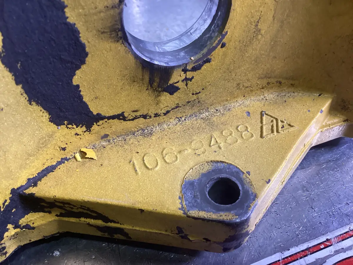 CATERPILLAR TAPA INTERMEDIA DE VÁLVULAS 1069488 USADA - Imagen 2
