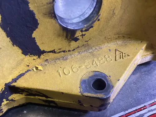 CATERPILLAR INTERMEDIATE VALVE COVER 1069488 USED - Thumb image 2