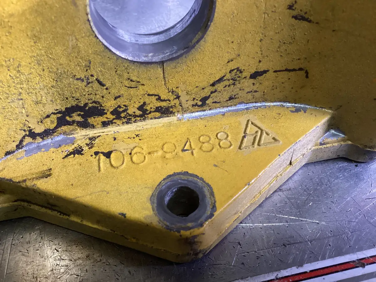 CATERPILLAR PIÈCE INTERMÉDIAIRE COUVERCLE DE SOUPAPE 1069488 D'OCCASION - Image 2
