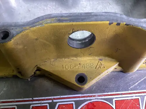 CATERPILLAR INTERMEDIATE VALVE COVER 1069488 USED - Thumb image 2
