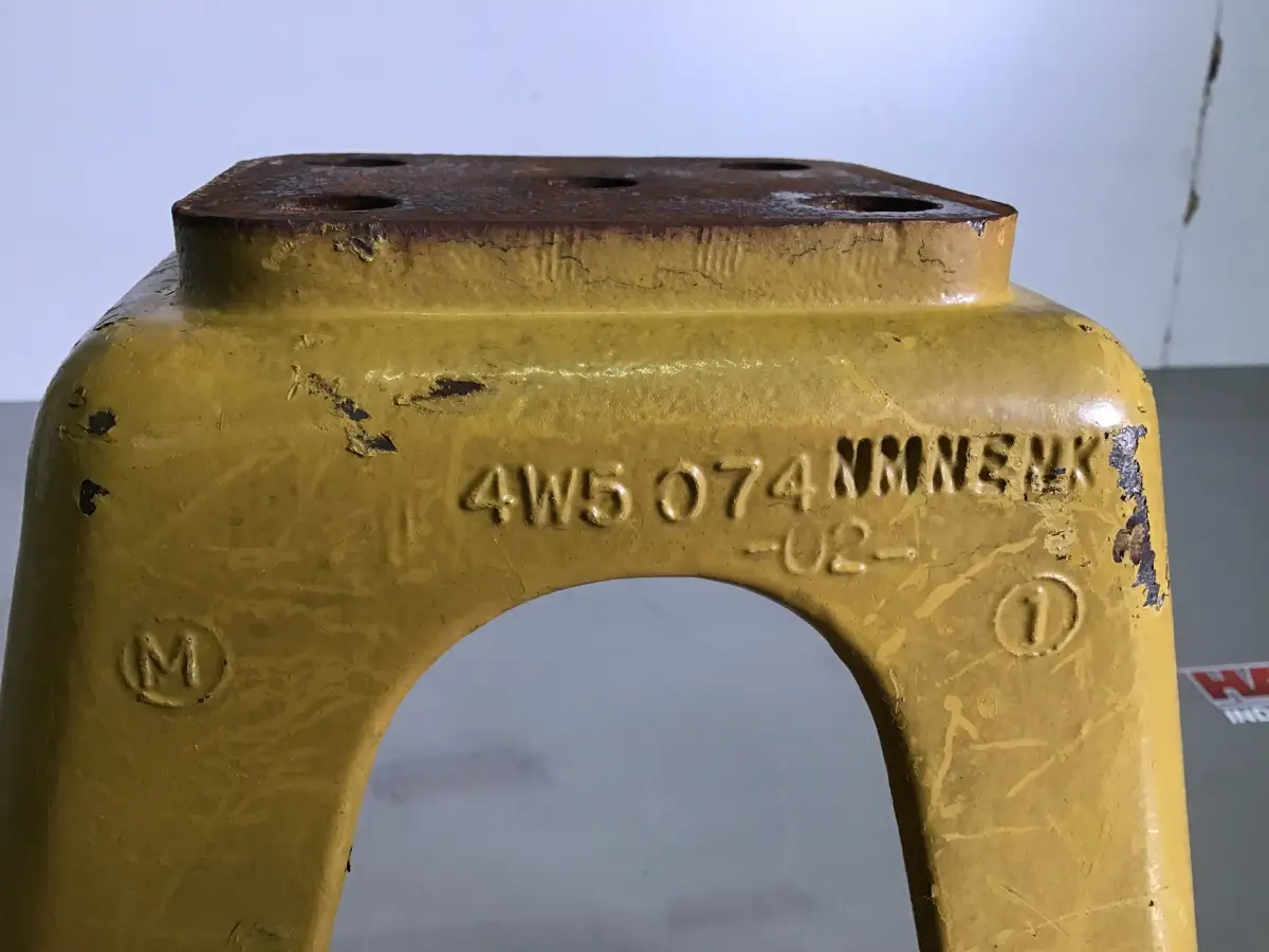SOPORTE DE MOTOR CATERPILLAR 4W5074 USADO - Imagen 2