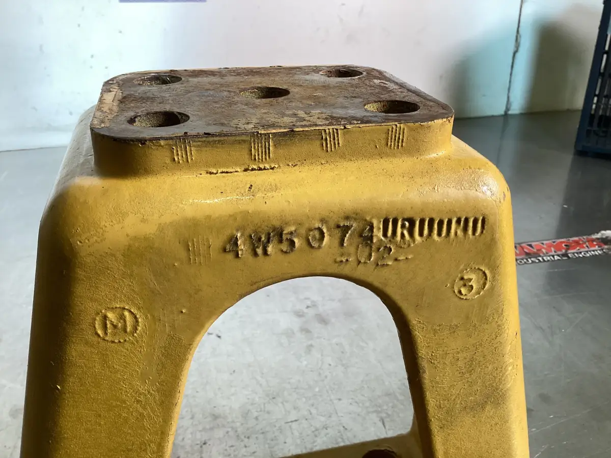 CATERPILLAR MOTORSTÜTZE 4W5074 GEBRAUCHT – Bild 2