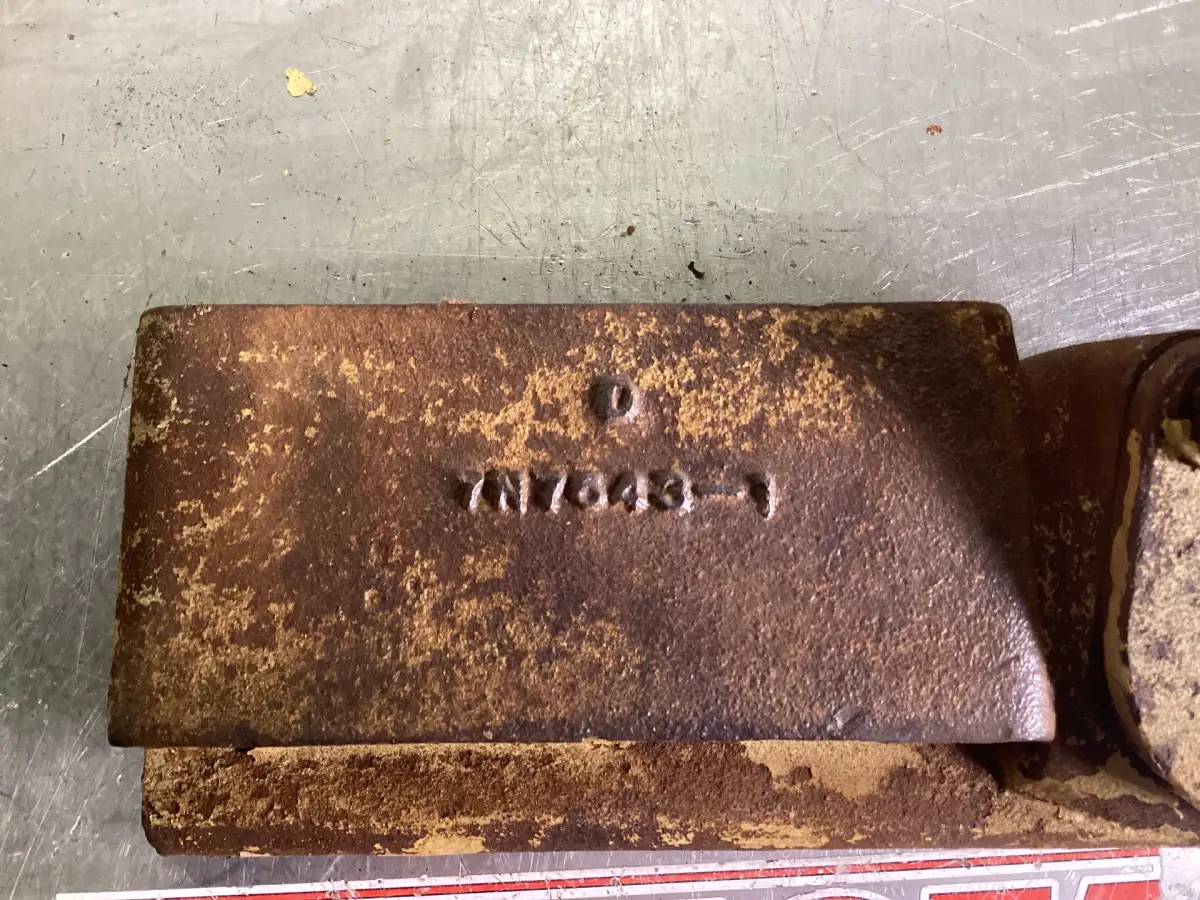 CATERPILLAR КРЫШКА ОХЛАДИТЕЛЯ МАСЛА 7N7643 Б/У - Фото 2