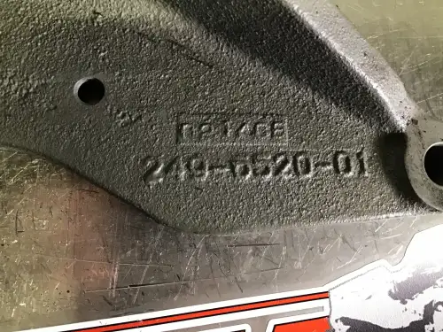 CATERPILLAR ALTERNATORHALTERUNG 2496520 GEBRAUCHT – Vorschaubild 2