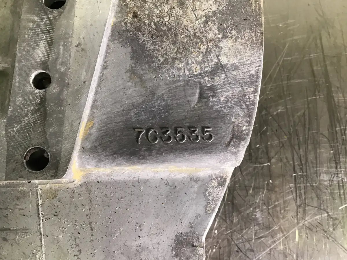 КРЫШКА ДВИГАТЕЛЯ CATERPILLAR 7C3535 Б/У - Фото 2