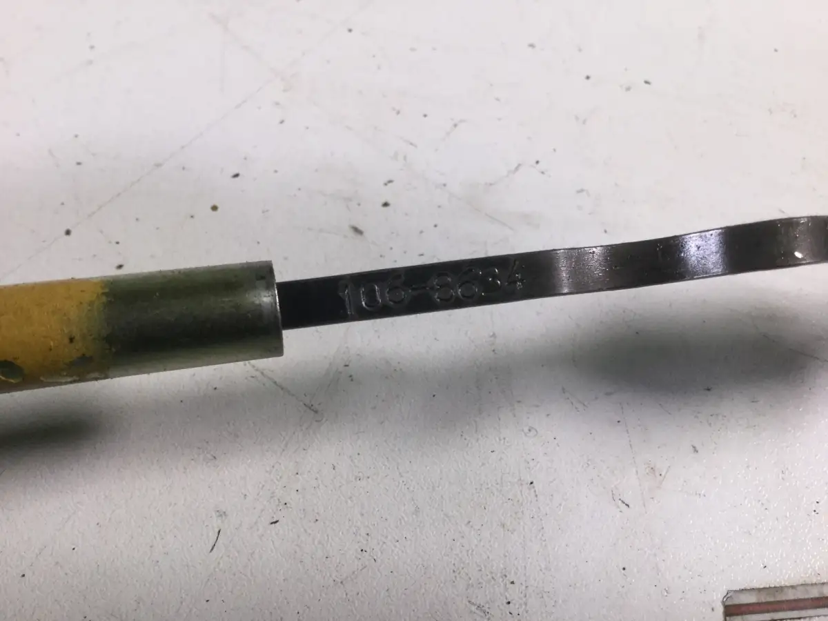 VARILLA DE ACEITE CATERPILLAR 1068634 USADA - Imagen 2