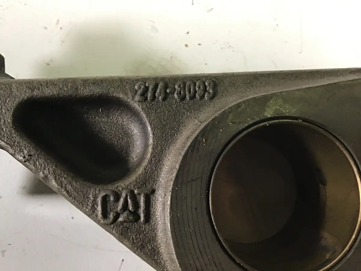 BRAZO DE INYECTOR CATERPILLAR 2781365 USADO - Imagen 2