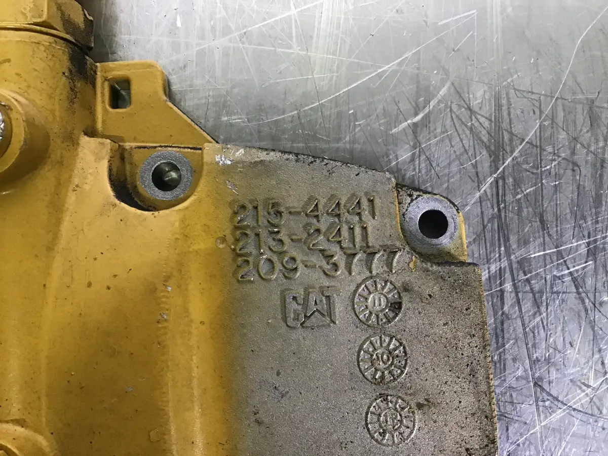 CATERPILLAR MOTORBELÜFTUNGSDECKEL 2132411 GEBRAUCHT – Bild 2