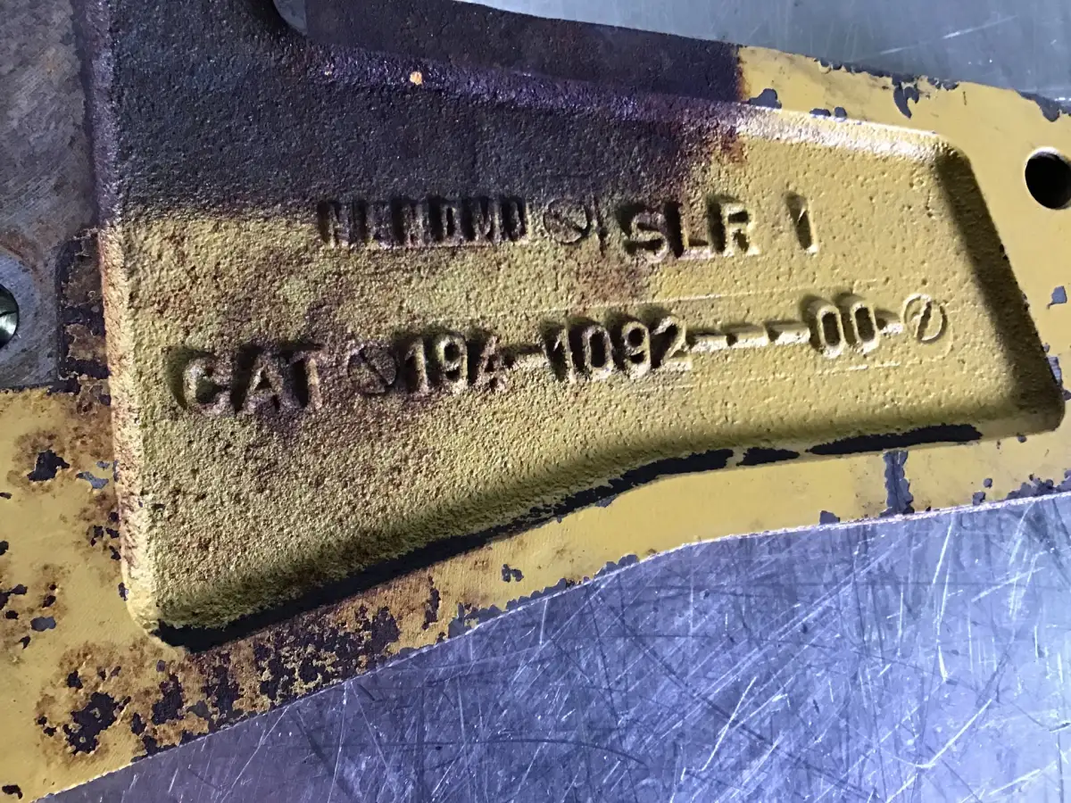 CATERPILLAR VENTILATOR SUPPORT 1941092 USED - Picture 2