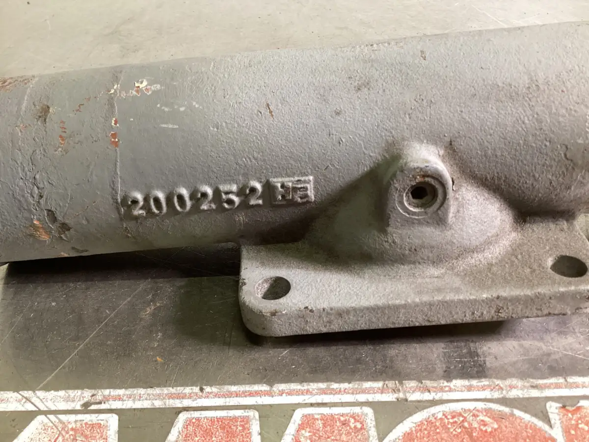 CUMMINS V28 WATER HOUSING 200252 USED - Picture 2