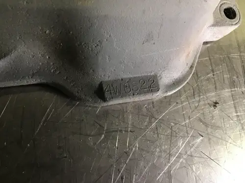 CATERPILLAR INTERMEDIATE VALVE COVER 4W6822 USED - Thumb image 2