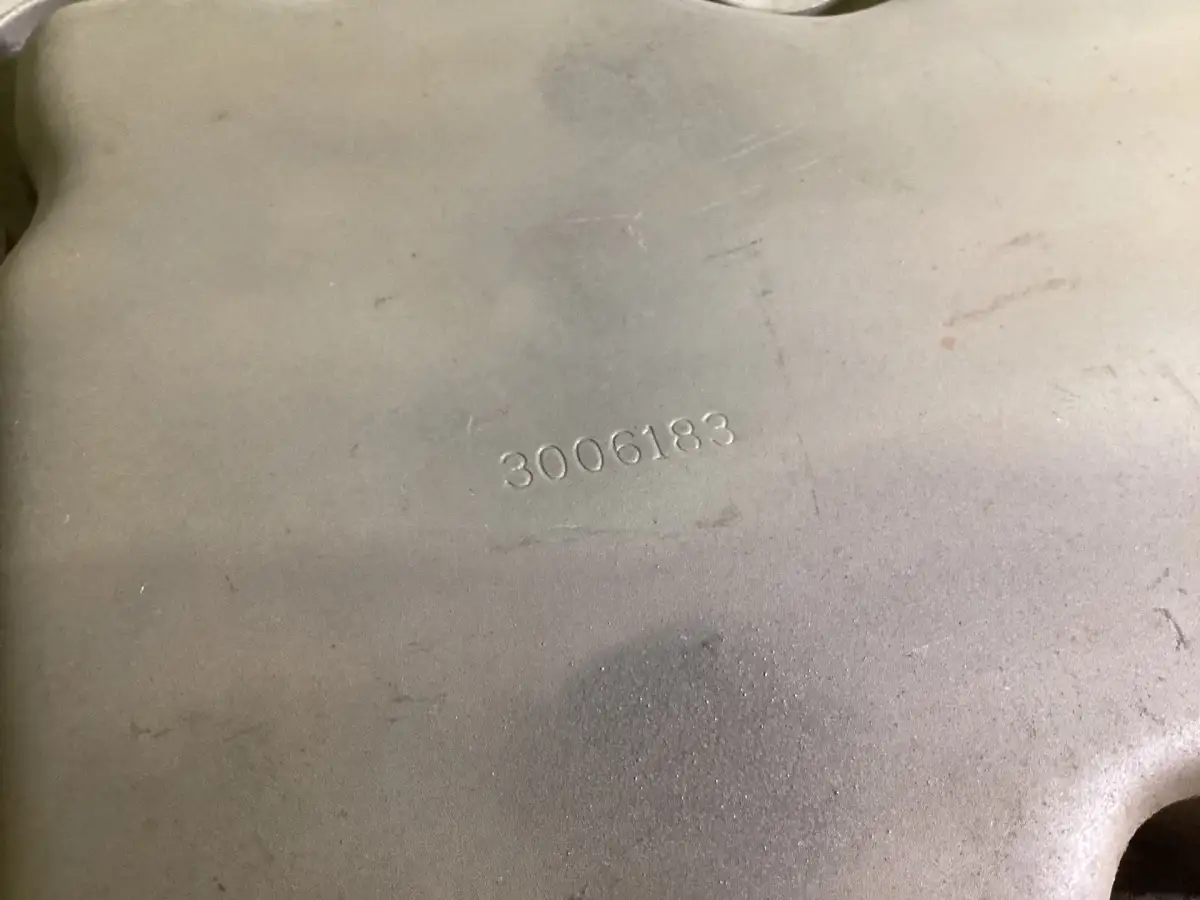 CUMMINS CUM NT855 VALVE COVER 3006183 USED - Picture 2