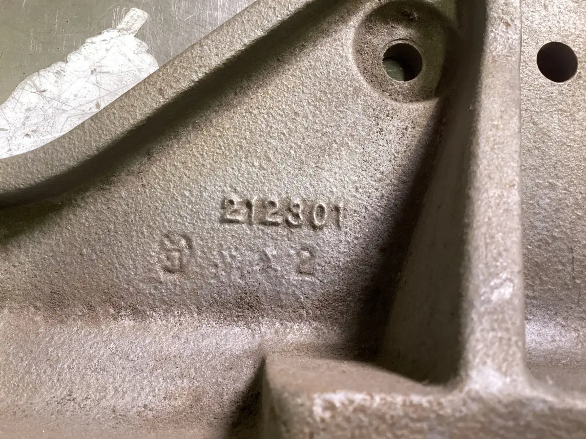 CUMMINS NT855 SOPORTE FRONTAL 212301 USADO - Imagen 2
