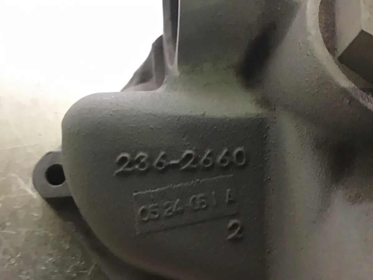 CATERPILLAR OLIKOELER BEHUISING 2362660 GEBRUIKT - Afbeelding 2