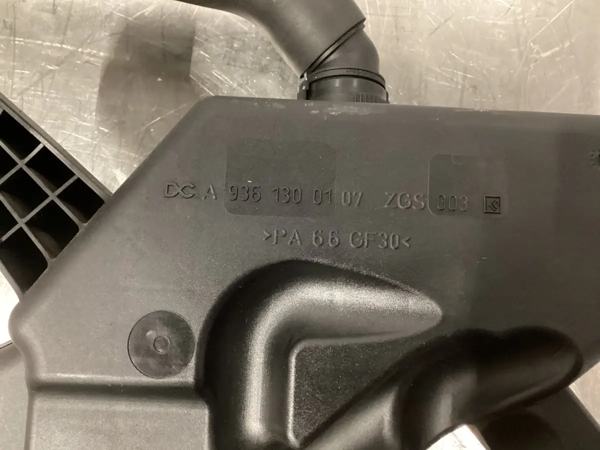 MERCEDES A 936 130 01 07 GEBRAUCHT – Bild 2