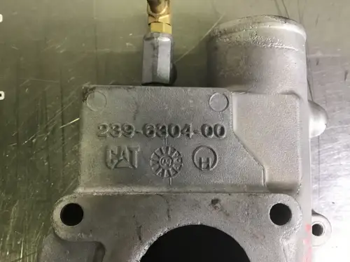 CATERPILLAR THERMOSTATGEHÄUSE 2396304 GEBRAUCHT – Vorschaubild 2