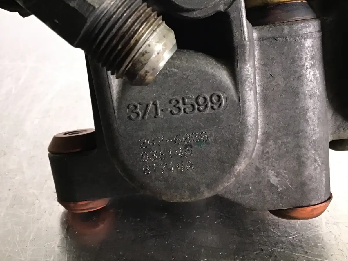 POMPE DE CARBURANT CATERPILLAR 2476050 D'OCCASION - Image 2