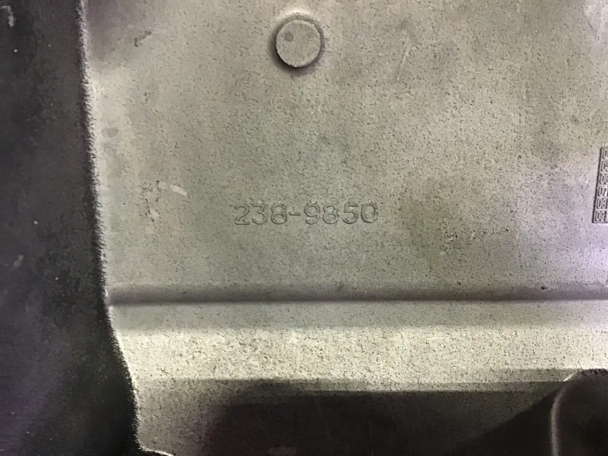 CATERPILLAR ROCKER COVER 2389850 USED - Picture 2