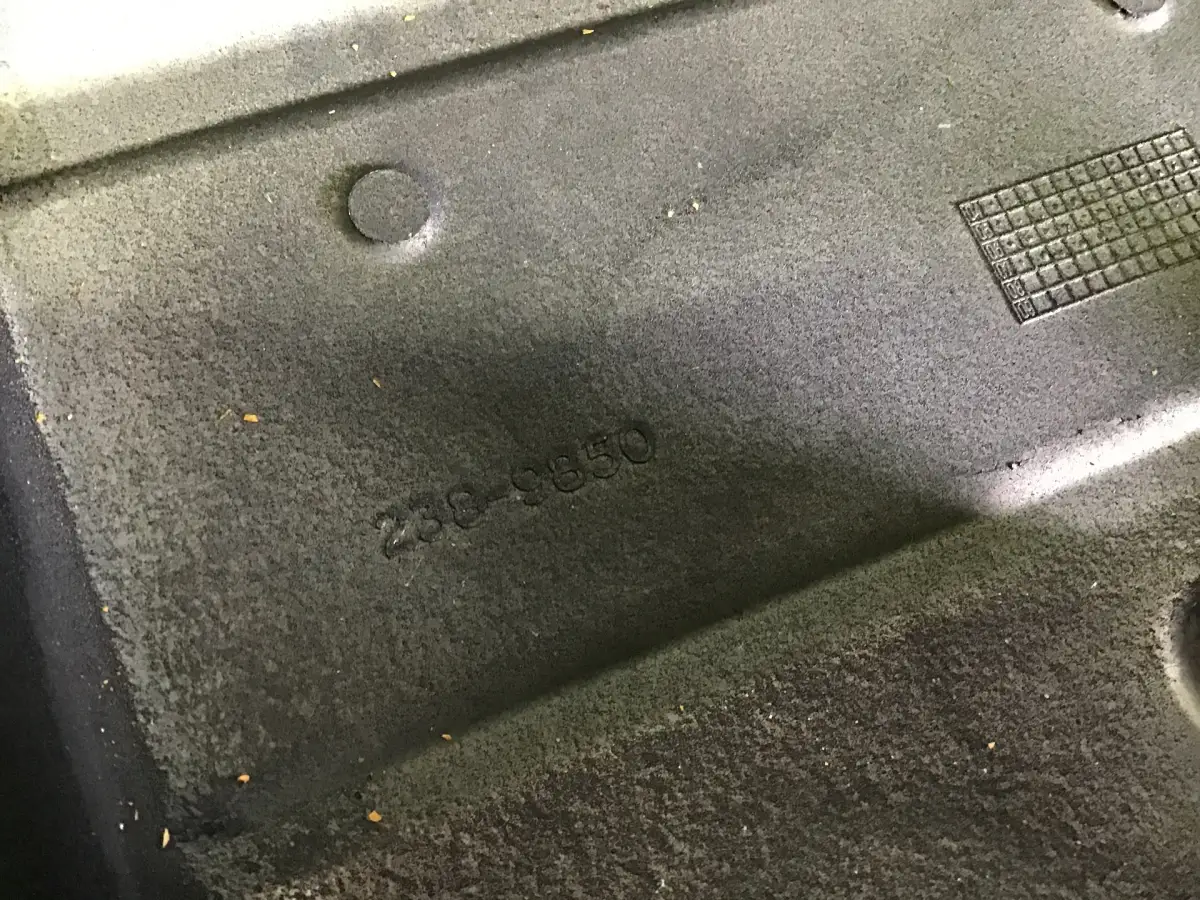CATERPILLAR ROCKER COVER 2389850 USED - Picture 2
