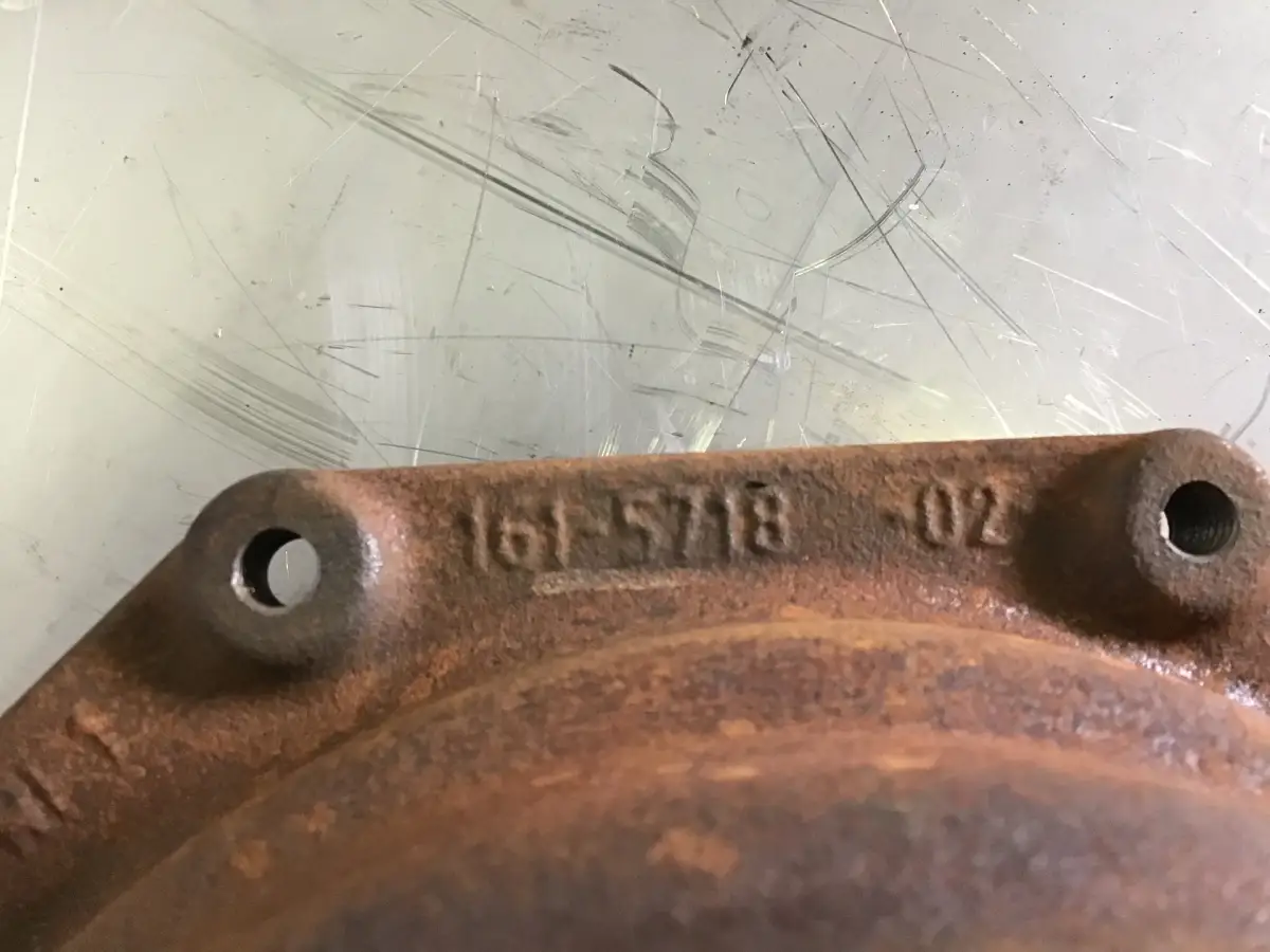 CATERPILLAR CARCASSE DE POMPE À EAU 1615718 USAGÉE - Image 2