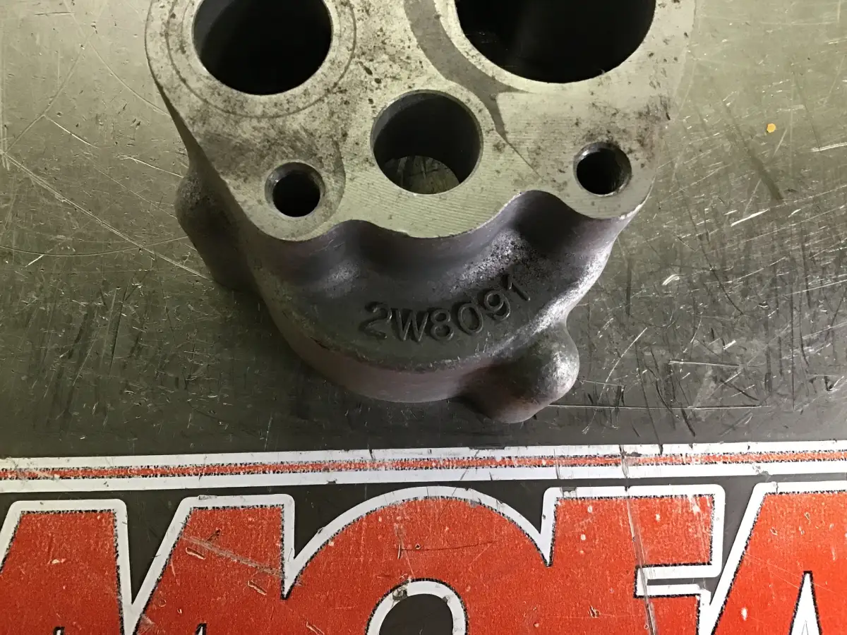 CATERPILLAR OIL PUMP WITH INTERMEDIATE GEAR 2W8091 USED - Picture 2