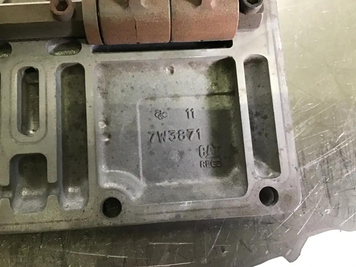 CATERPILLAR ROCKER COVER 7W3871 USED - Picture 2