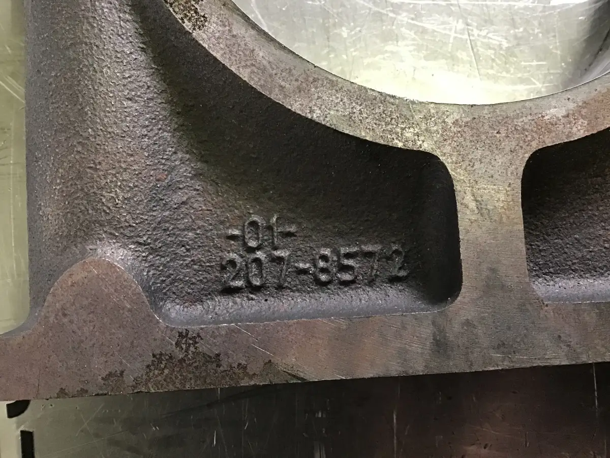 TAPA DE BIELA PRINCIPAL CATERPILLAR 2078572 USADA - Imagen 2