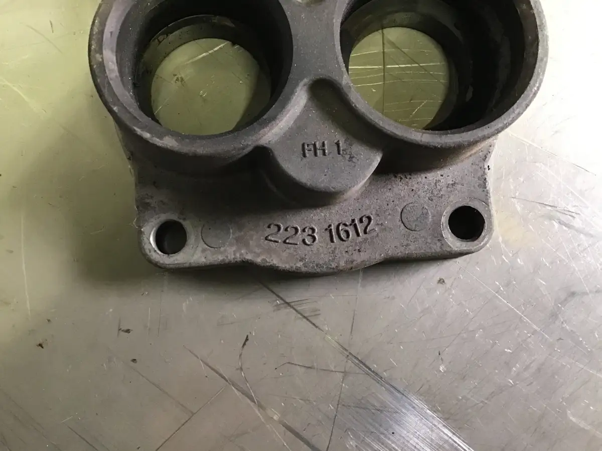 CATERPILLAR OIL PUMP COVER 2231612 USED - Picture 2